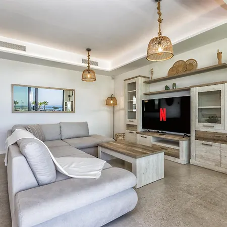 Lägenhet Vivi Homes - Mali Pool, Jacuzzi, Garden, Gym & Sea View Torremolinos