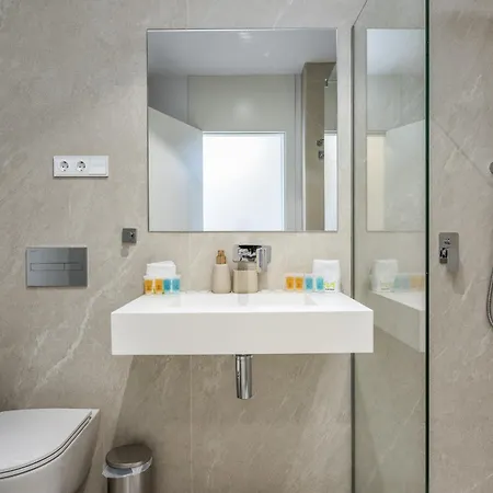 Vivi Homes - Mali Pool, Jacuzzi, Garden, Gym & Sea View Lägenhet Torremolinos