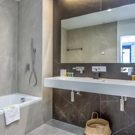 Vivi Homes - Mali Pool, Jacuzzi, Garden, Gym & Sea View *