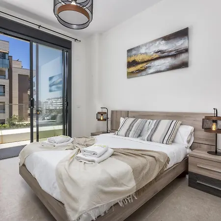 Vivi Homes - Mali Pool, Jacuzzi, Garden, Gym & Sea View Lejlighed *