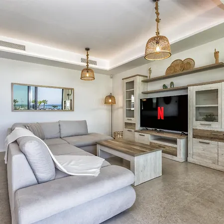 Apartamento Vivi Homes - Mali Pool, Jacuzzi, Garden, Gym & Sea View *